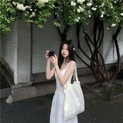 穿黑衣的女孩